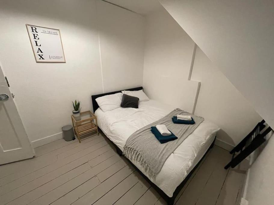 Comfortable 2 Bedroom On Tower Bridge Londra Esterno foto