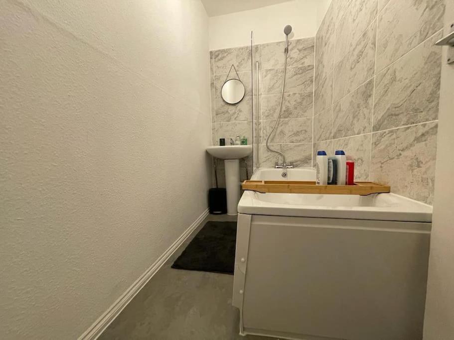 Comfortable 2 Bedroom On Tower Bridge Londra Esterno foto