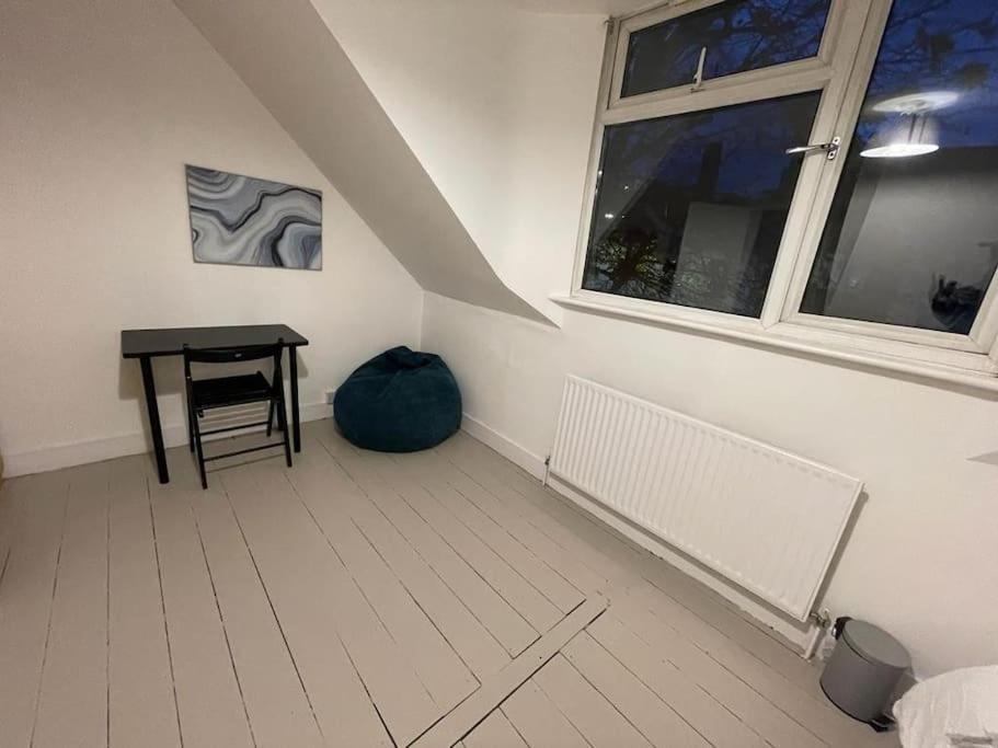 Comfortable 2 Bedroom On Tower Bridge Londra Esterno foto