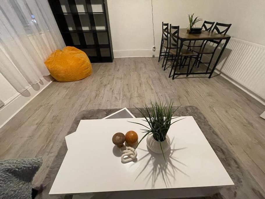 Comfortable 2 Bedroom On Tower Bridge Londra Esterno foto