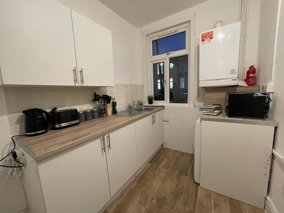 Comfortable 2 Bedroom On Tower Bridge Londra Esterno foto