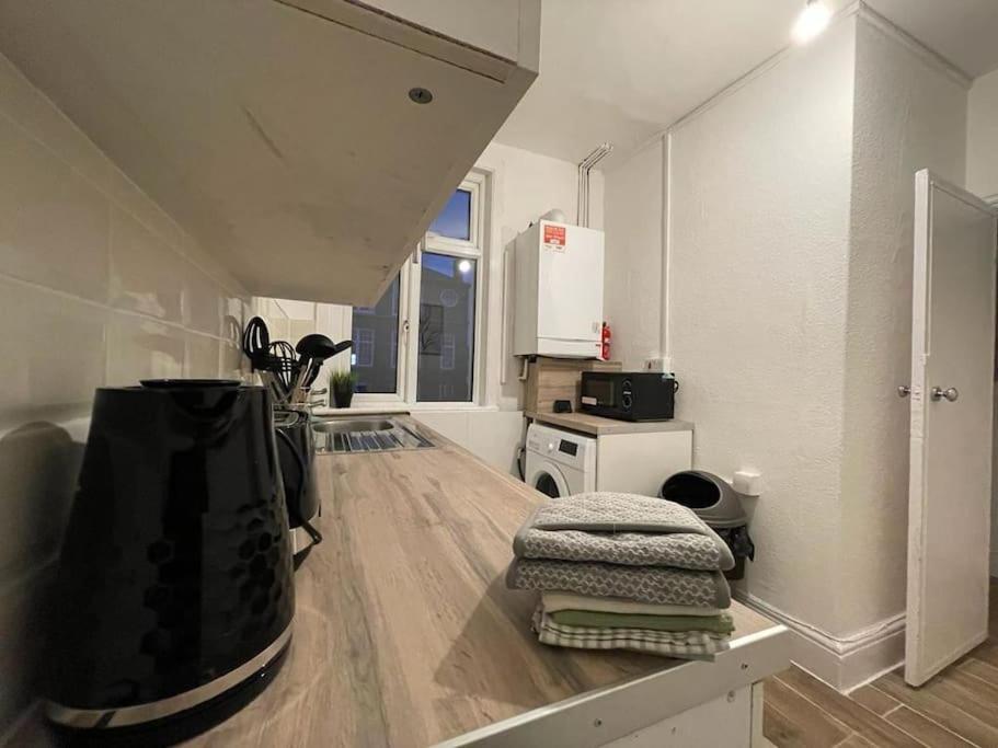 Comfortable 2 Bedroom On Tower Bridge Londra Esterno foto