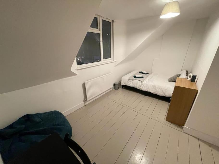 Comfortable 2 Bedroom On Tower Bridge Londra Esterno foto