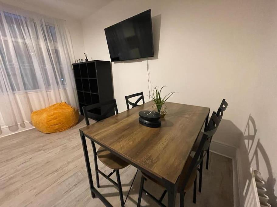 Comfortable 2 Bedroom On Tower Bridge Londra Esterno foto