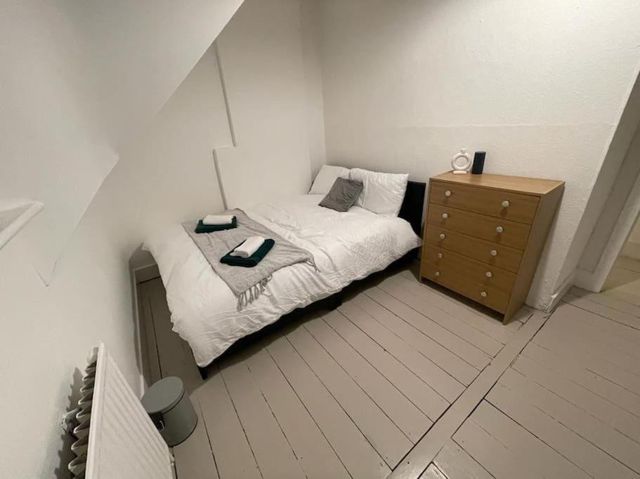 Comfortable 2 Bedroom On Tower Bridge Londra Esterno foto