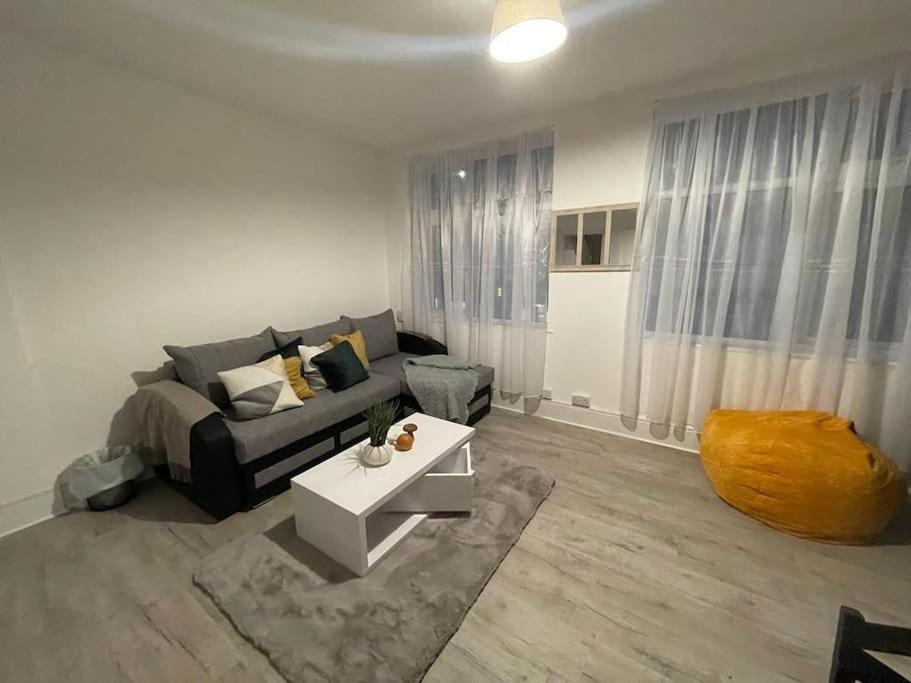 Comfortable 2 Bedroom On Tower Bridge Londra Esterno foto